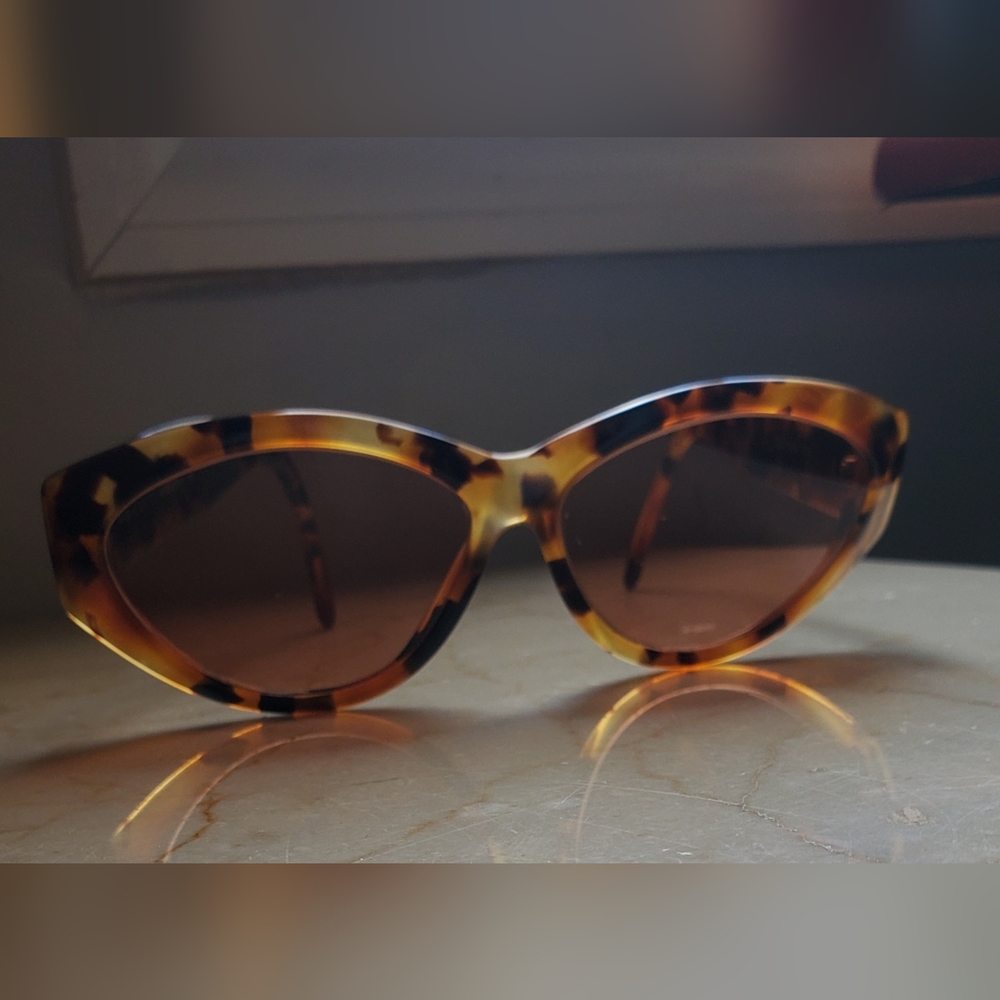 Gucci Tortoiseshell Frame Womens Sunglasses NWOT